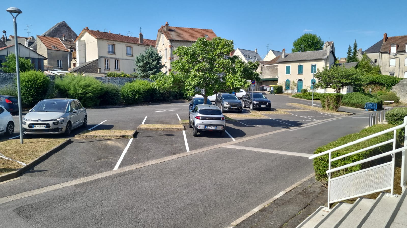Pôle Ophtalmologique Sud Essonne – Site du Carrefour des Religieuses à Étampes Parking